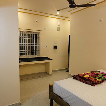 Liya Guest House Tiruvannāmalai Eksteriør bilde