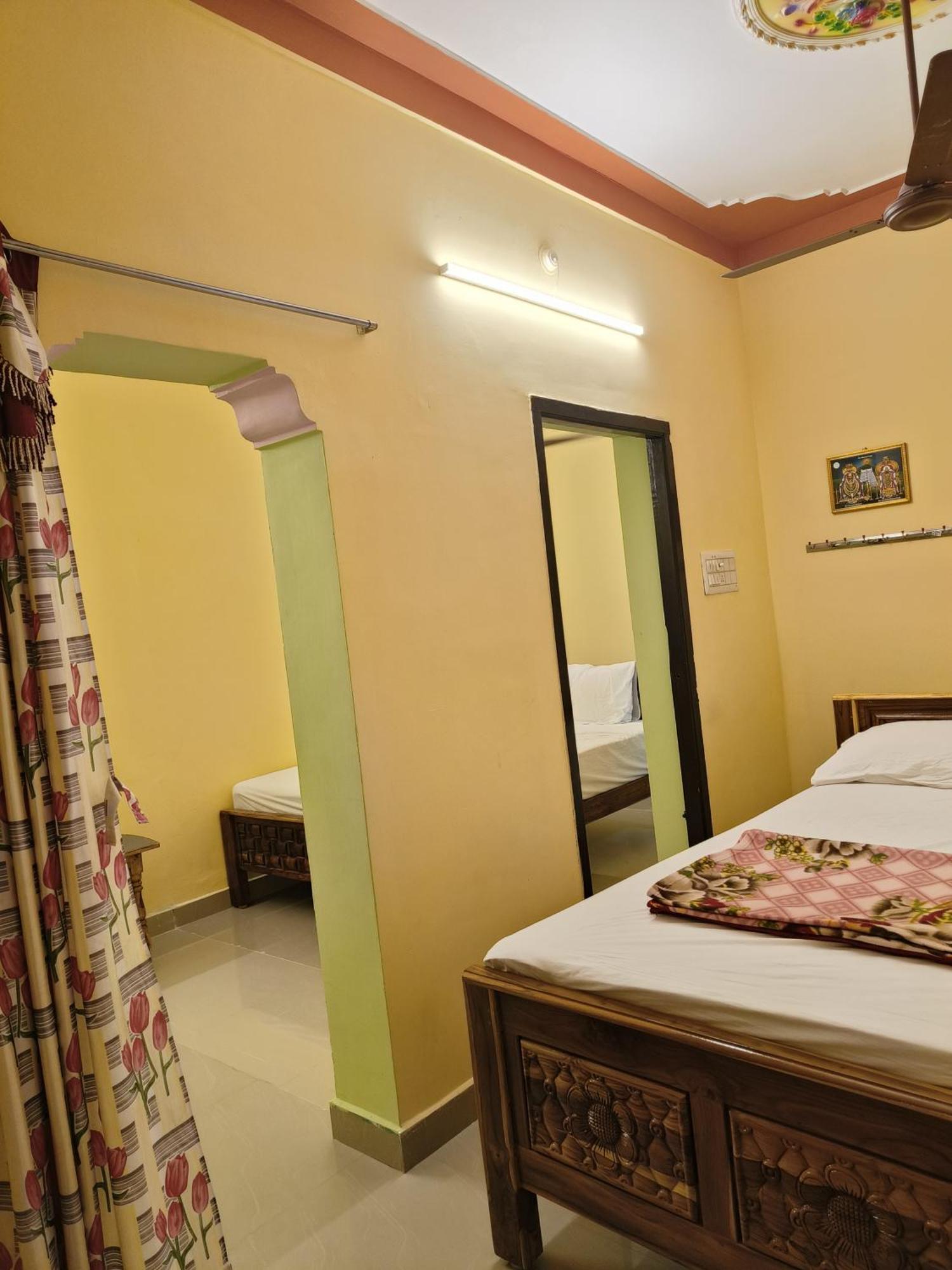 Liya Guest House Tiruvannāmalai Eksteriør bilde