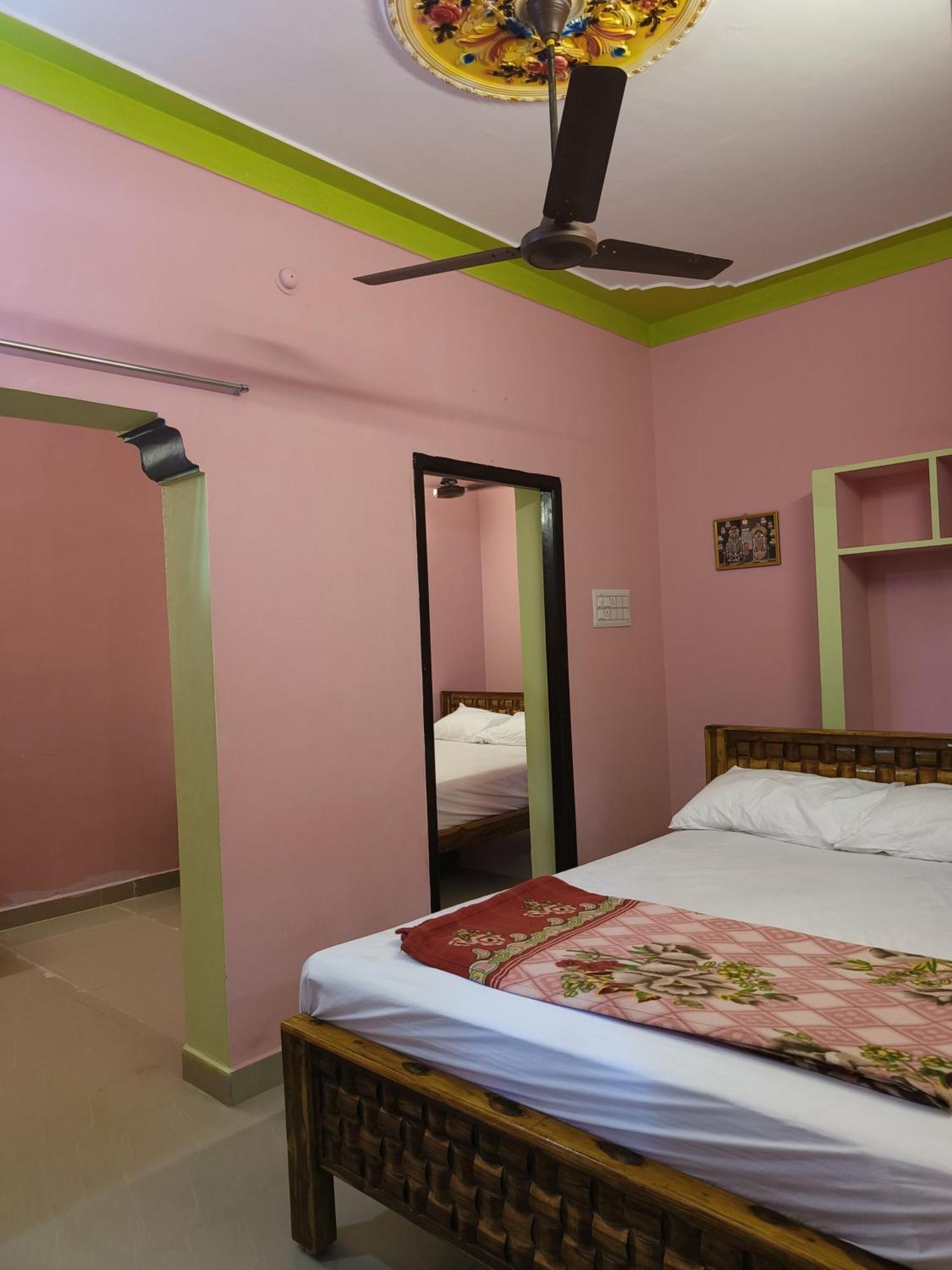 Liya Guest House Tiruvannāmalai Eksteriør bilde