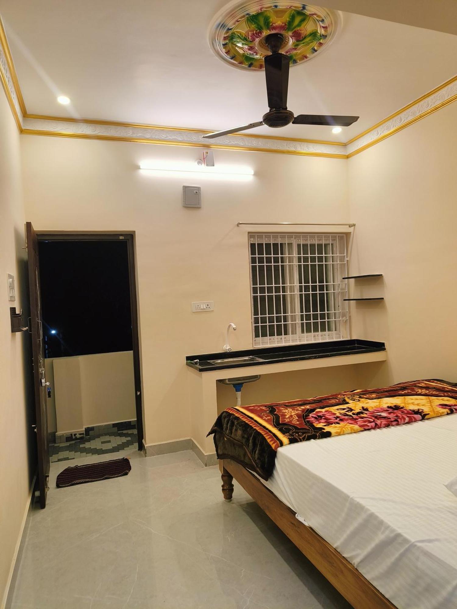 Liya Guest House Tiruvannāmalai Eksteriør bilde
